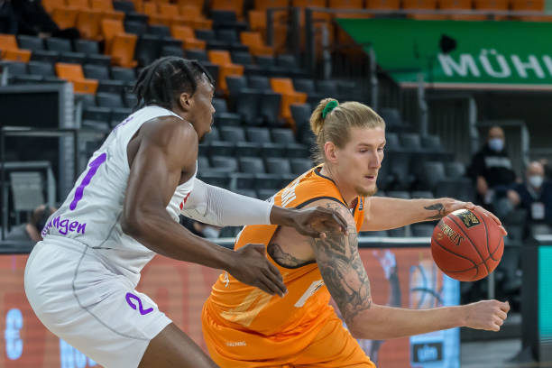 对手防线将 对手防线将