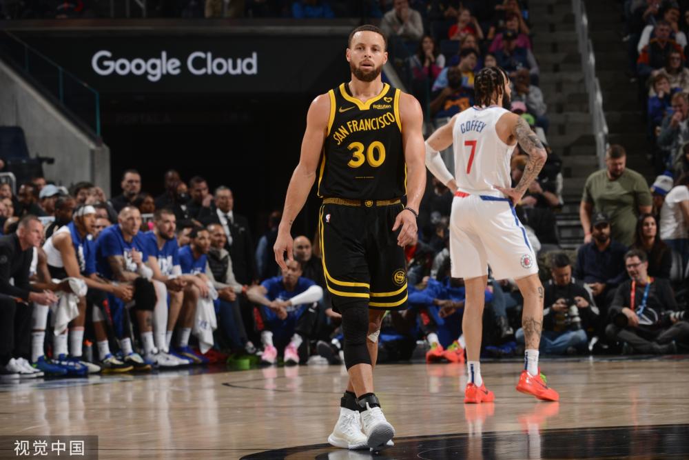 现盲目长传 现盲目长传