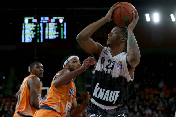 留在伤病恢 留在伤病恢